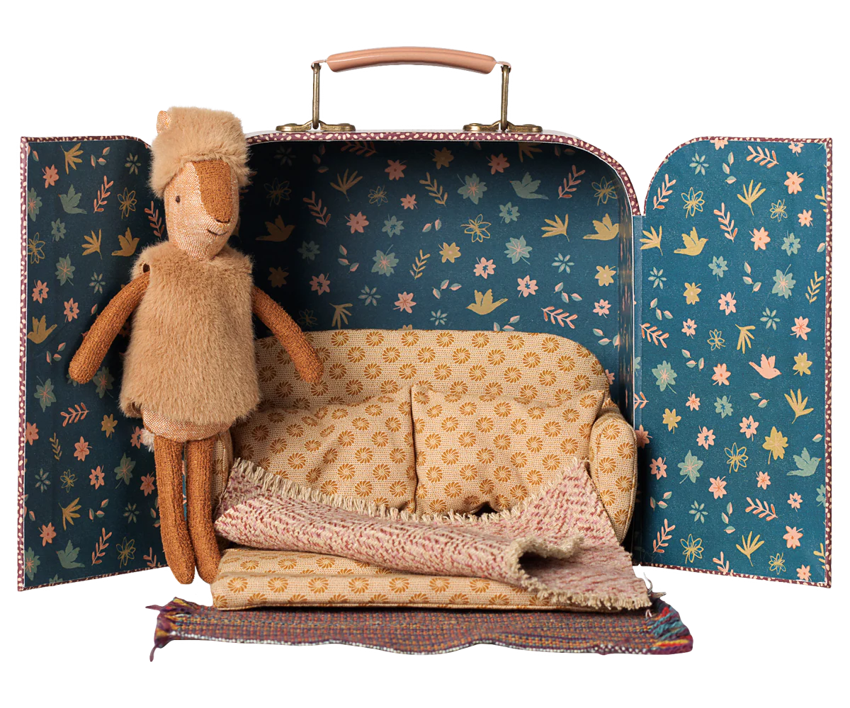 Preorder Reindeer in suitcase, Little sister