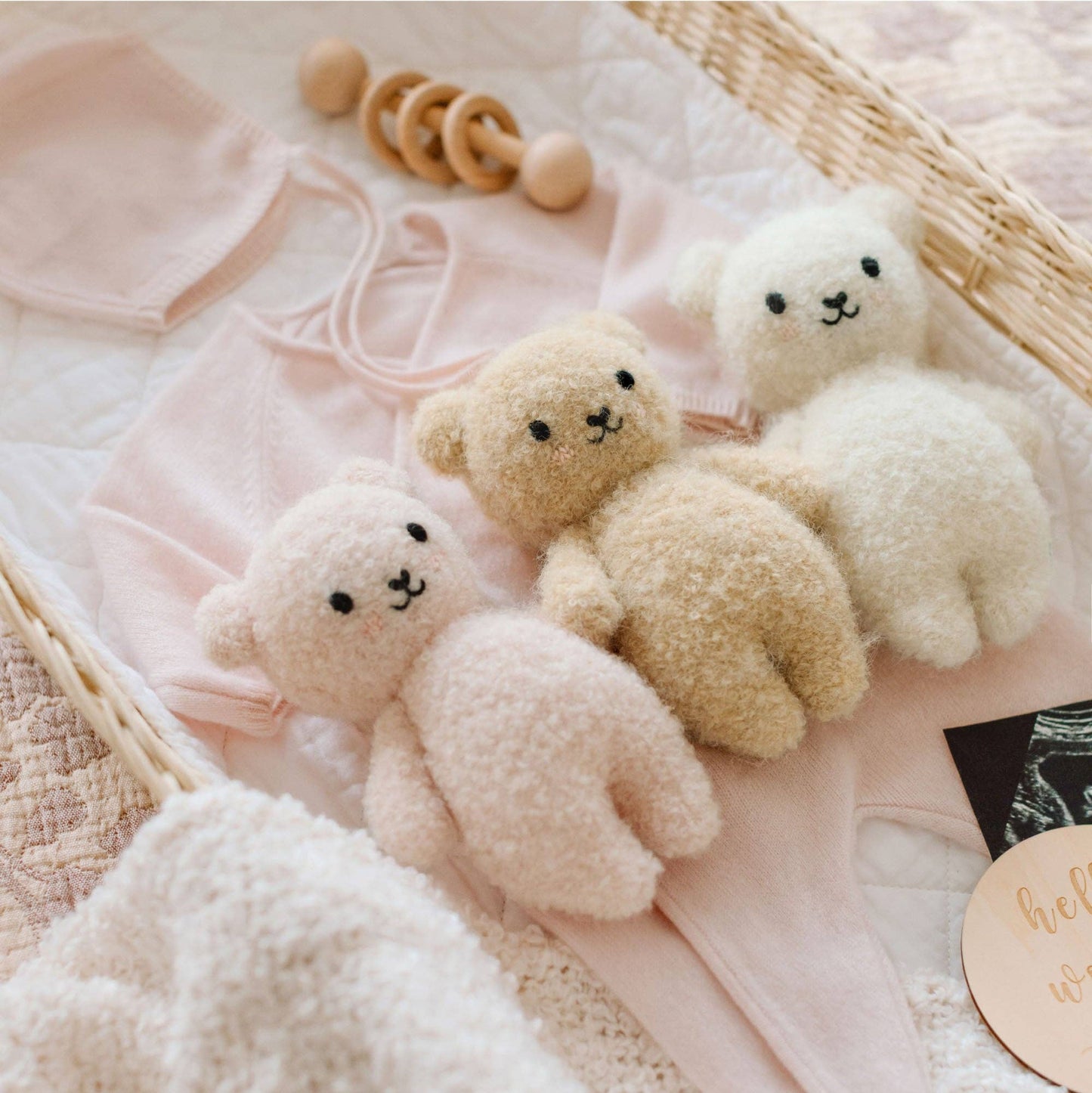 Baby bouclé bear (honey)