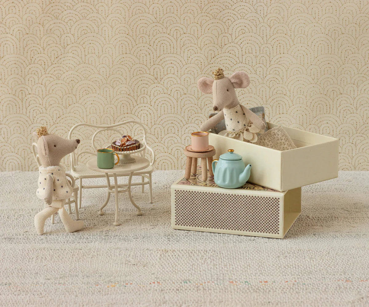 Royal twin mice, Little brother & sister in matchbox