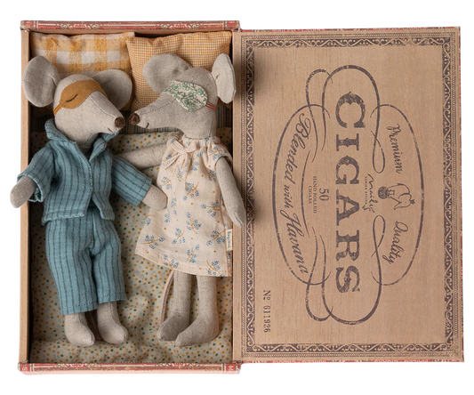 Mom and dad in cigar box
