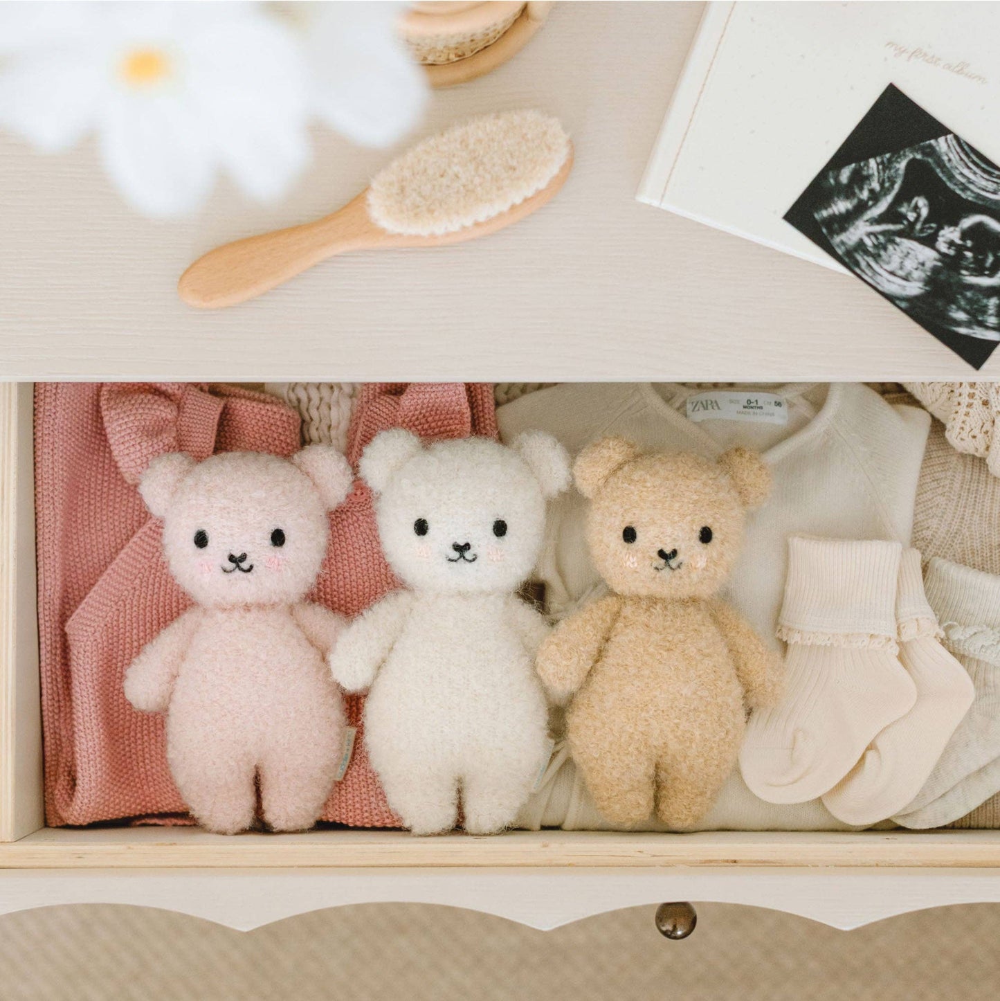 Baby bouclé bear (honey)